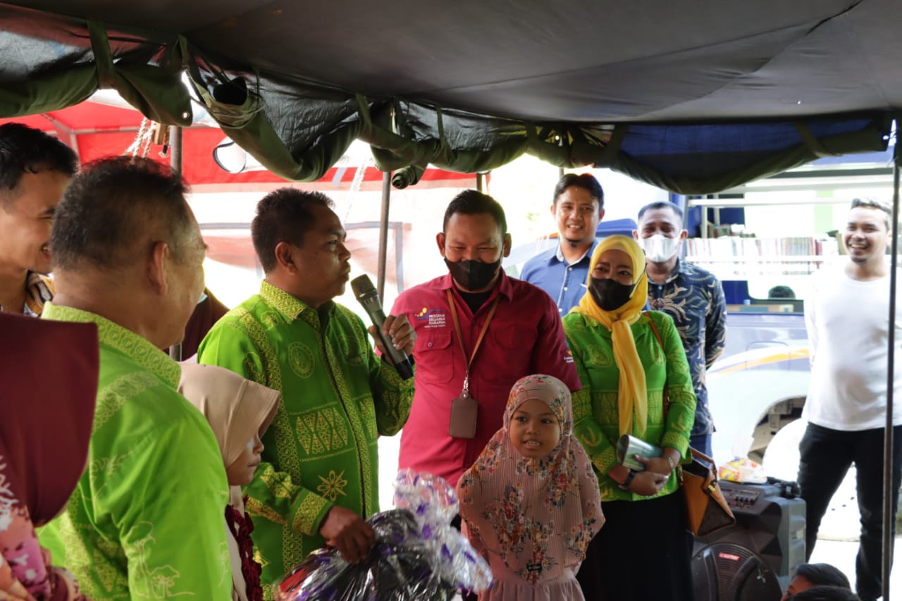 Bupati Sergai Darma Wijaya memberikan arahan dan bimbingannya pada kegiatan gerakan literasi anak (Geliat) bagi Keluarga Penerima Manfaat Program Keluarga Harapan (KPM PKH).