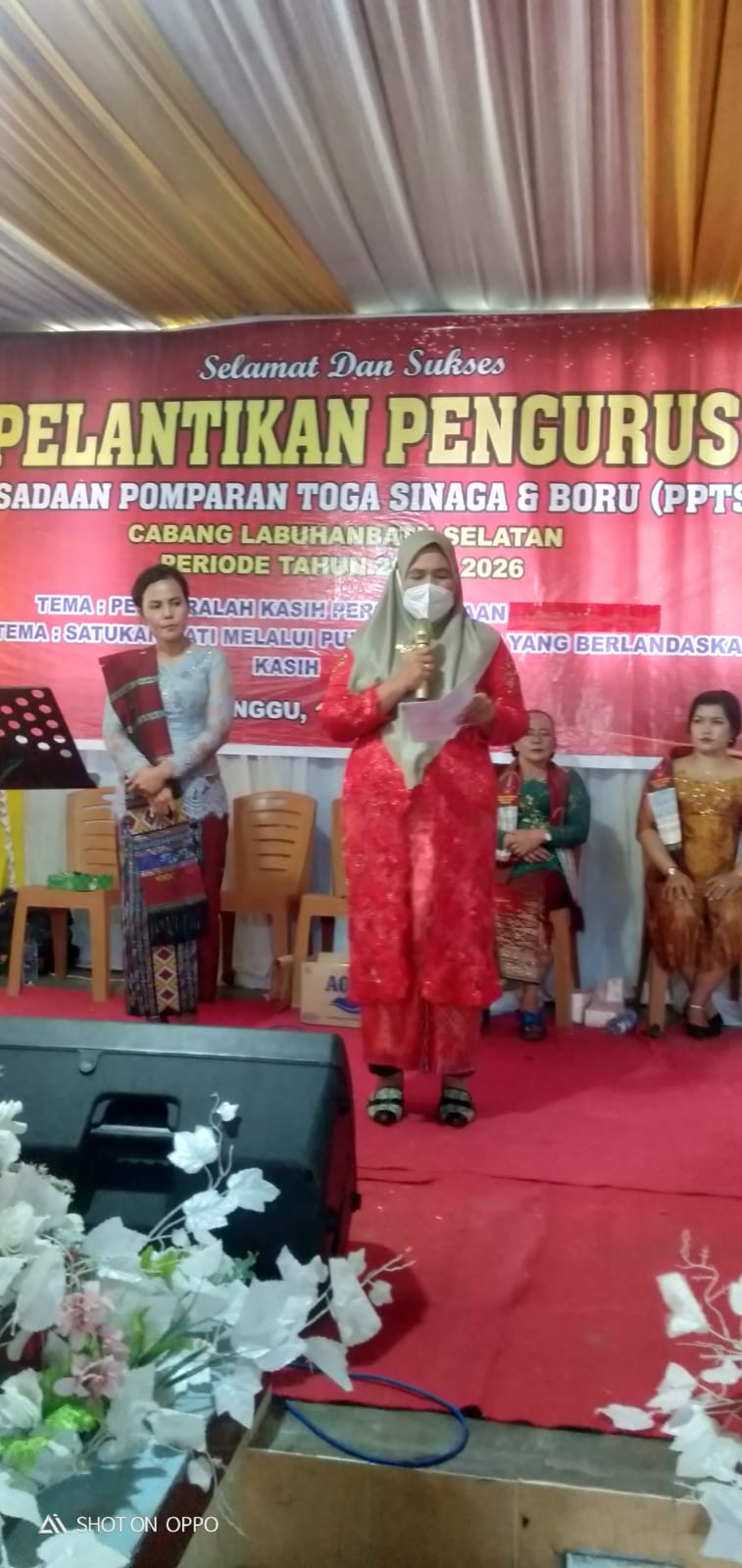 Hj Darni Edimin Siregar menyampaikan kata sambutan