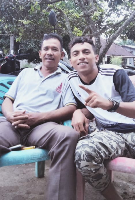 Kades terpilih Desa Gonting Julu Kecamatan Huristak Samsuddin Harahap (kiri) bersama tokoh pemuda Jul Ilham Harahap