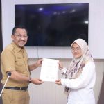 Kadiskominfo_Penyerahan Seertifikat 21678756855828